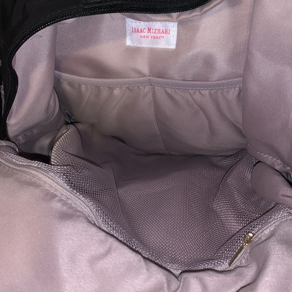 Only used once black isaac backpack, perfect as a travel bag or diaper bag - Picture 4 of 4